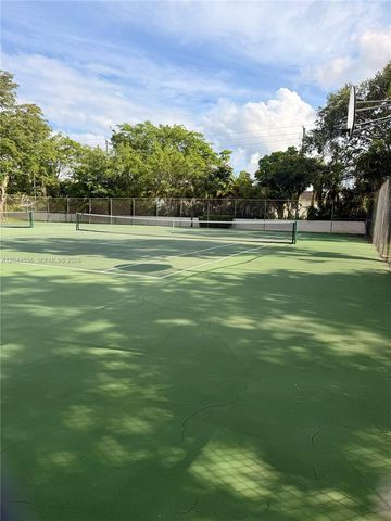 8646 SW 94th St, Miami, FL 33156