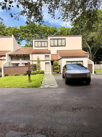 8646 SW 94th St, Miami, FL 33156
