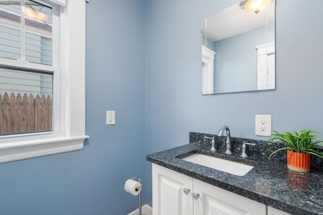 35 Boardman St, Worcester, MA 01606