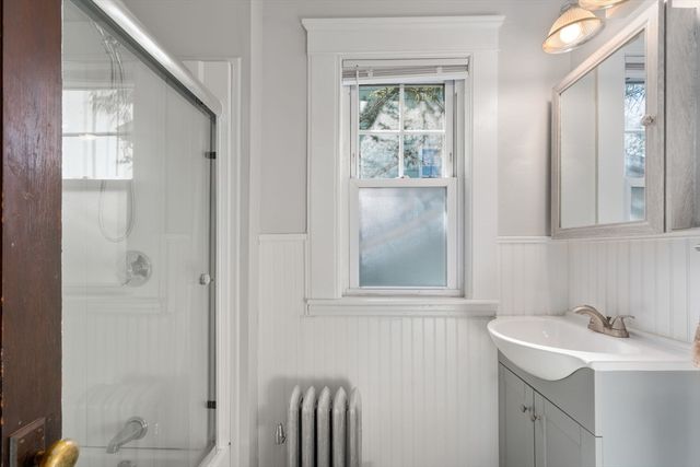 35 Boardman St, Worcester, MA 01606