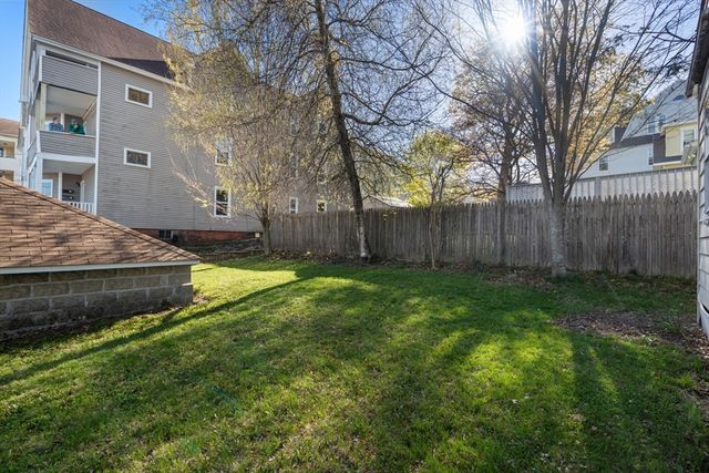 35 Boardman St, Worcester, MA 01606