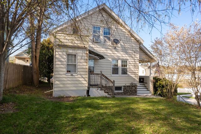 35 Boardman St, Worcester, MA 01606
