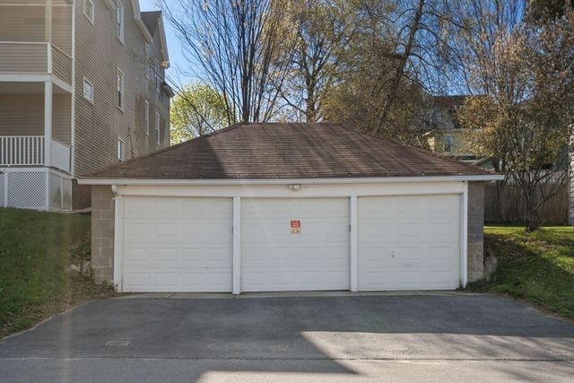 35 Boardman St, Worcester, MA 01606