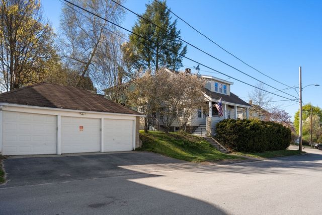 35 Boardman St, Worcester, MA 01606