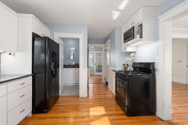 35 Boardman St, Worcester, MA 01606