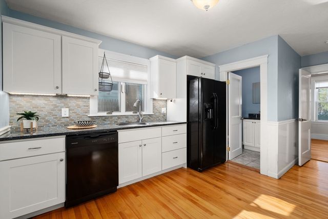 35 Boardman St, Worcester, MA 01606