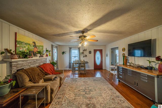 587 Elder St, Calvert City, KY 42029