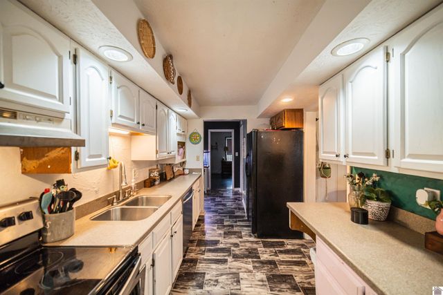 587 Elder St, Calvert City, KY 42029