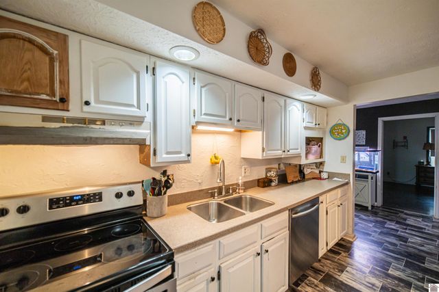 587 Elder St, Calvert City, KY 42029