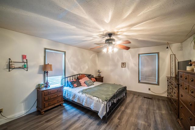 587 Elder St, Calvert City, KY 42029