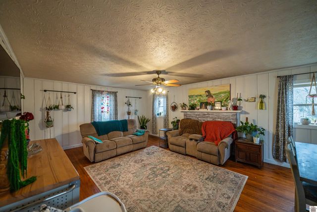 587 Elder St, Calvert City, KY 42029