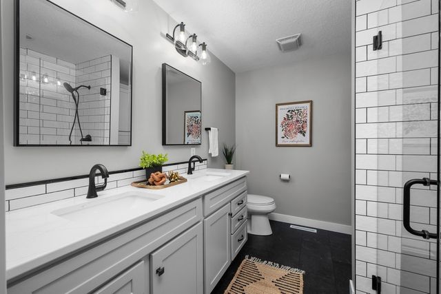 1126 W Le Claire Road 0, Eldridge, IA 52748