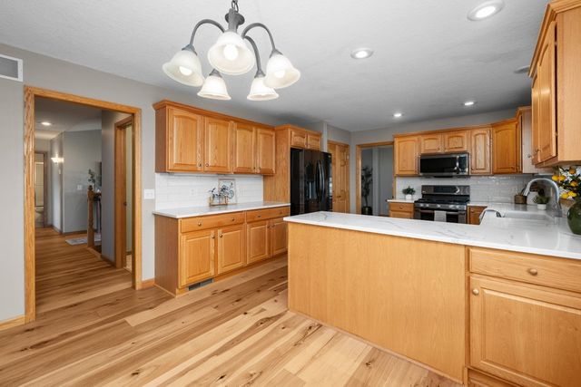 1126 W Le Claire Road 0, Eldridge, IA 52748