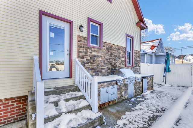 202 E Daggy Street, Tuscola, IL 61953