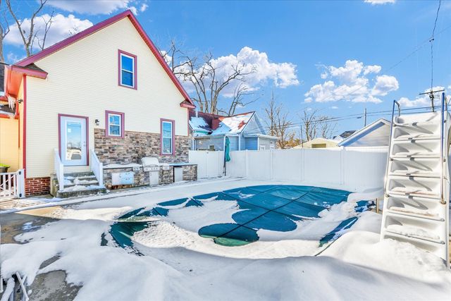 202 E Daggy Street, Tuscola, IL 61953