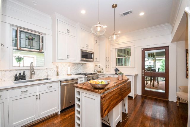 209 E Woodland Street, Houston, TX 77009