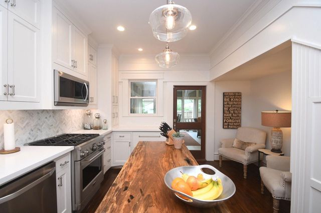 209 E Woodland Street, Houston, TX 77009