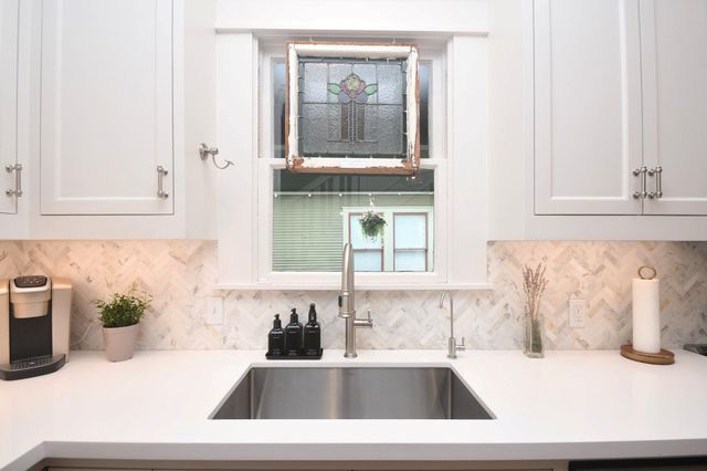 209 E Woodland Street, Houston, TX 77009