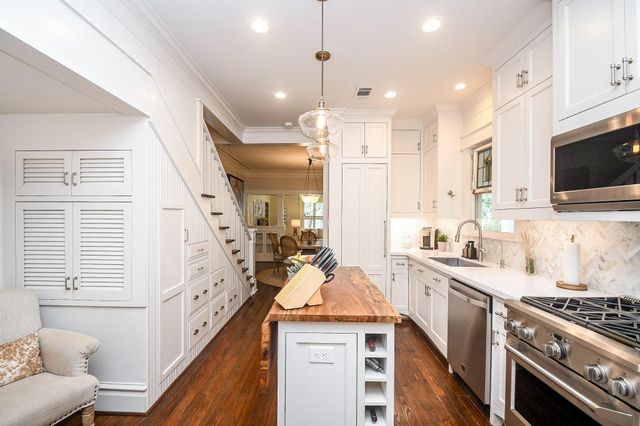 209 E Woodland Street, Houston, TX 77009