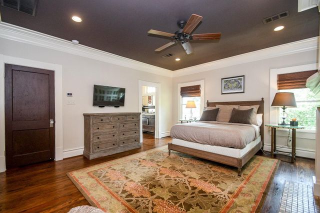 209 E Woodland Street, Houston, TX 77009