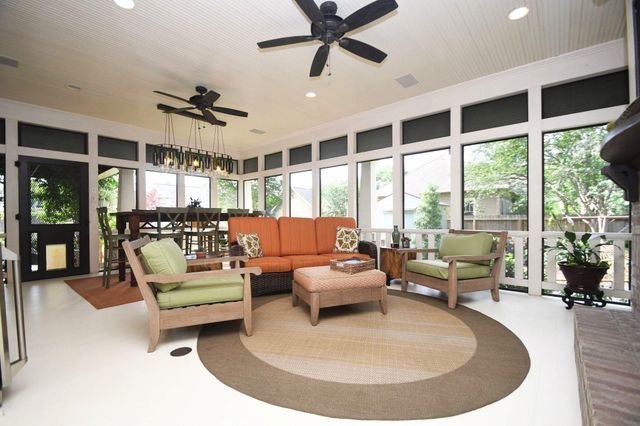 209 E Woodland Street, Houston, TX 77009