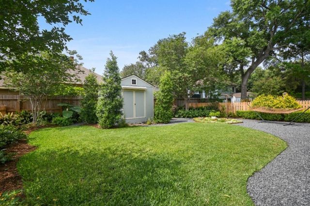 209 E Woodland Street, Houston, TX 77009