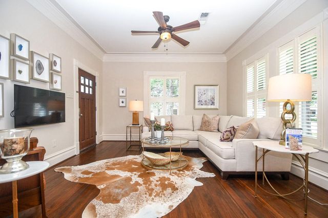 209 E Woodland Street, Houston, TX 77009
