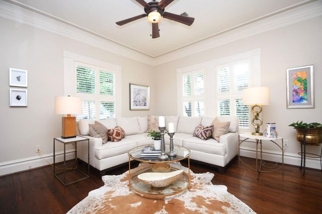 209 E Woodland Street, Houston, TX 77009