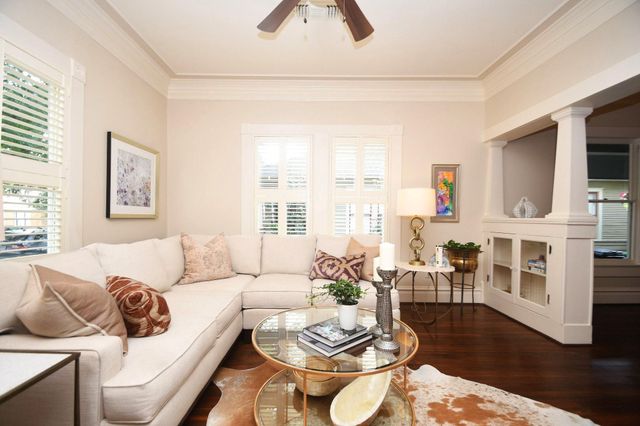 209 E Woodland Street, Houston, TX 77009