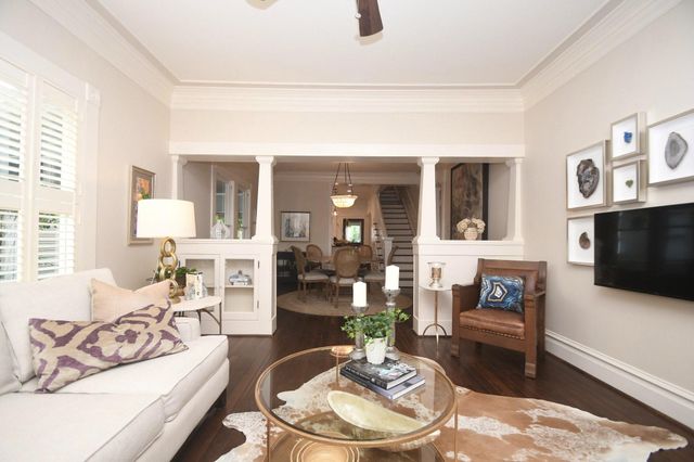 209 E Woodland Street, Houston, TX 77009