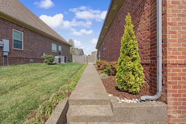 5021 Speight St, Spring Hill, TN 37174