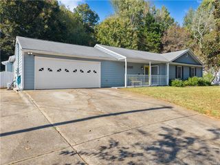 1518 Willow Gate Way, Auburn, GA 30011