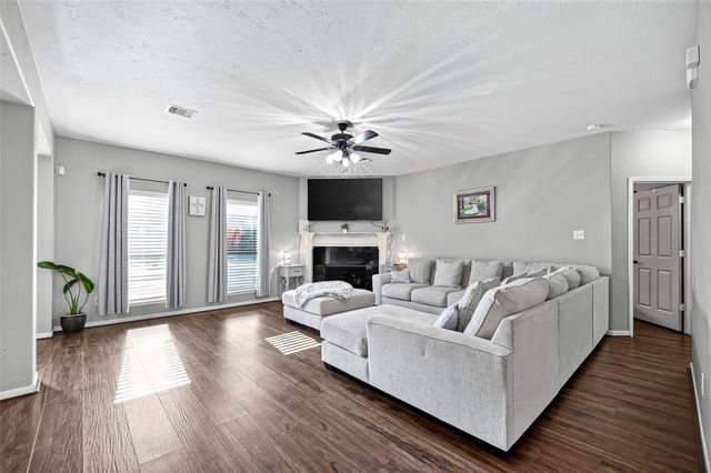 2221 Tracy Way, Deer Park, TX 77536