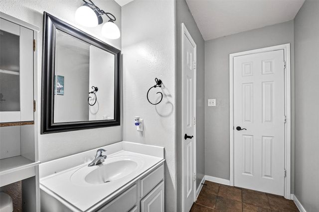 2221 Tracy Way, Deer Park, TX 77536