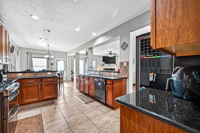 2221 Tracy Way, Deer Park, TX 77536