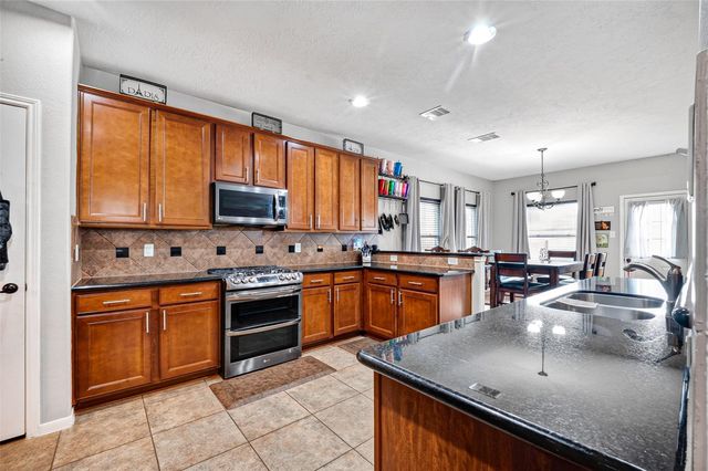 2221 Tracy Way, Deer Park, TX 77536