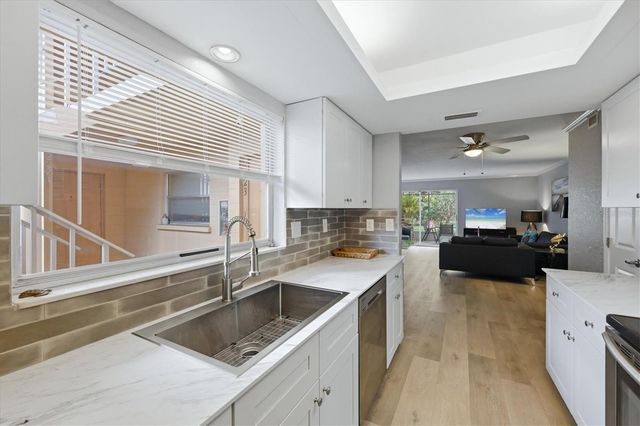 2223 BENEVA TERRACE 2222, Sarasota, FL 34232