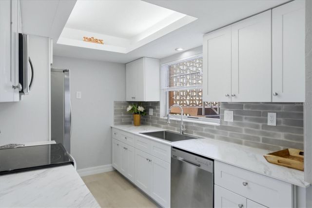 2223 BENEVA TERRACE 2222, Sarasota, FL 34232