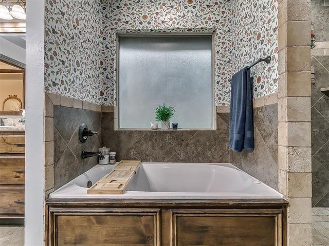 5808 Lindhurst Road, Edmond, OK 73034