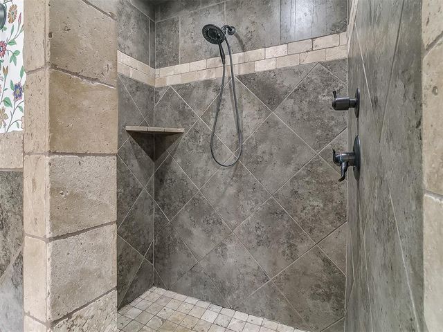 5808 Lindhurst Road, Edmond, OK 73034