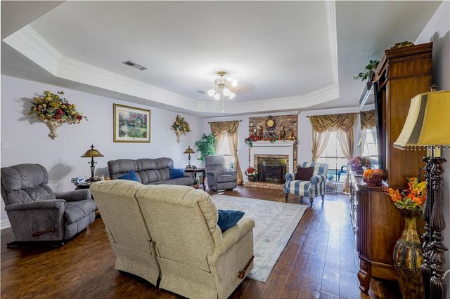 511 Katie Dr, Houma, LA 70360