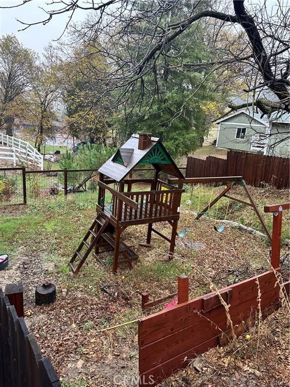 Image 5 of property listing at 324 Forest, Crestline, CA 92325