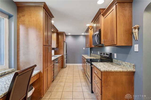 129 Bradstreet Road, Dayton, OH 45459