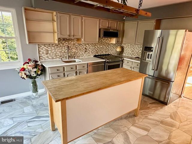 10715 HUNTERS CHASE LN, Damascus, MD 20872