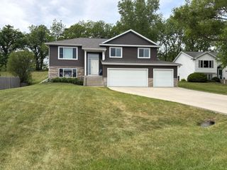 2515 Elmcroft Drive SW, Rochester, MN 55902