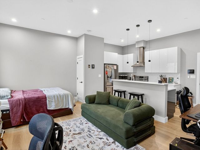 60 Cross St 315, Somerville, MA 02145