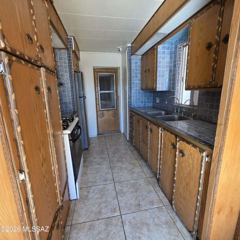 1530 N Libertine Lane, Benson, AZ 85602