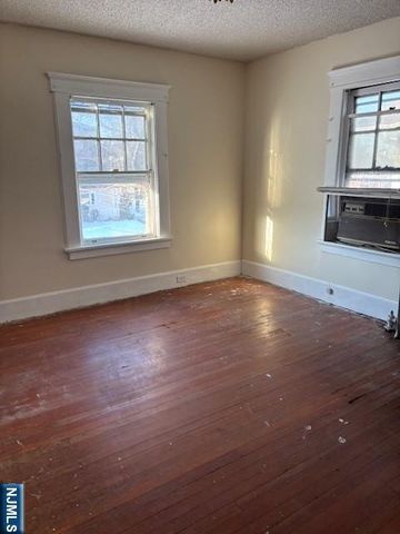 15 Albion Street, Passaic, NJ 07055