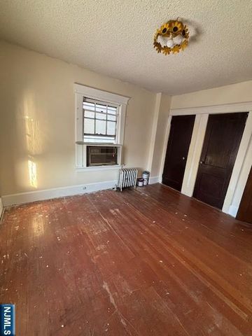 15 Albion Street, Passaic, NJ 07055