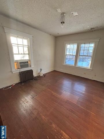 15 Albion Street, Passaic, NJ 07055